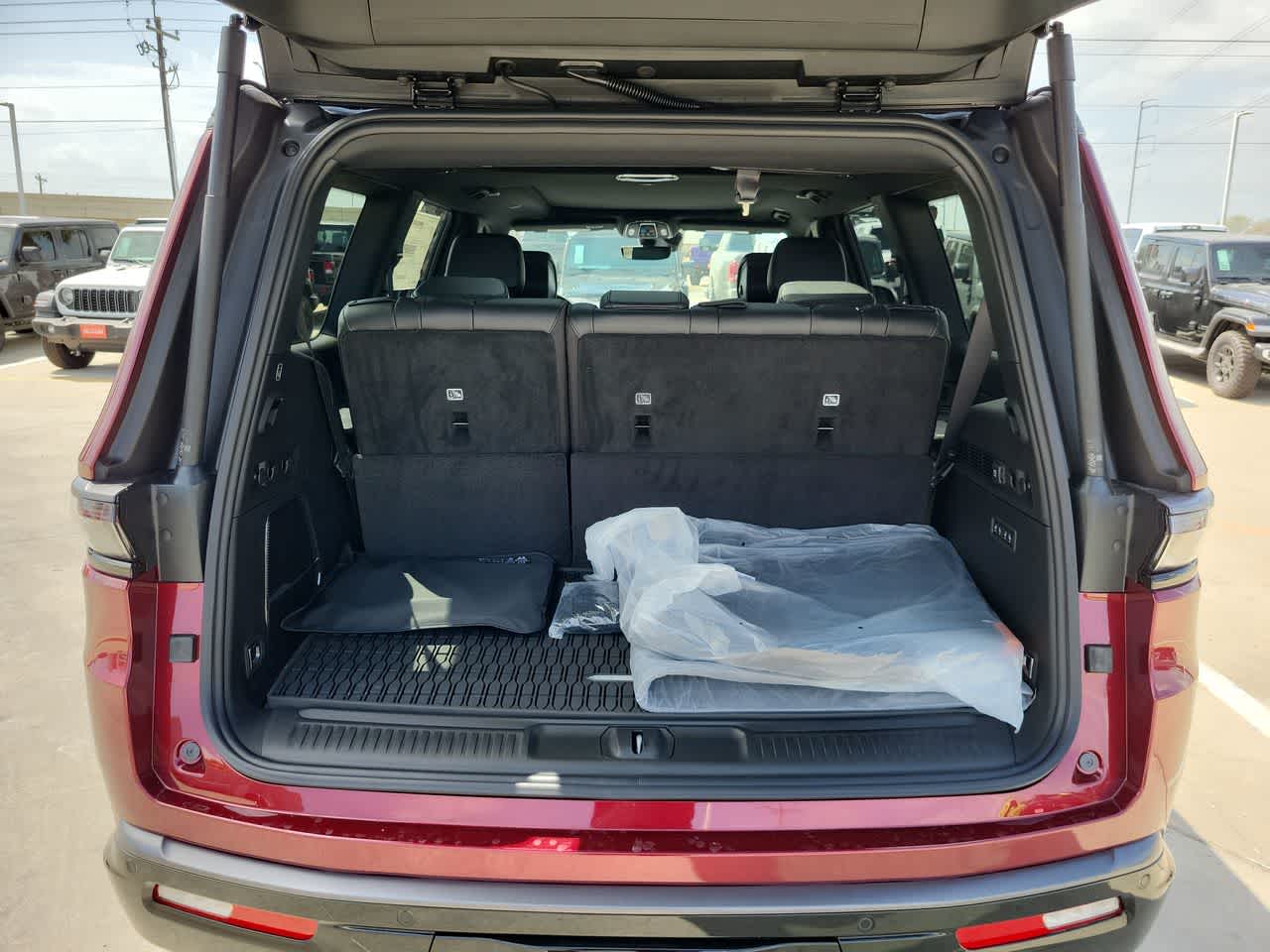 Thumbnail: 2026 Jeep Grand Wagoneer - 27