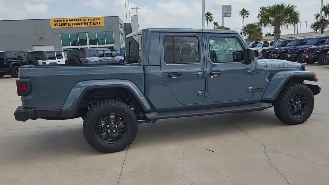 Thumbnail: 2026 Jeep Gladiator - 8