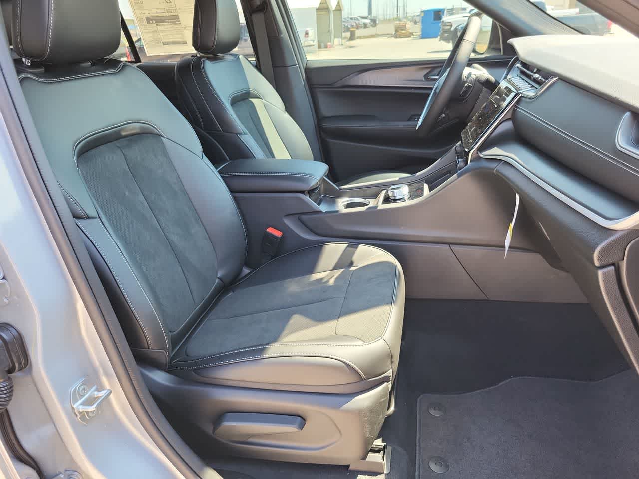 Thumbnail: 2025 Jeep Grand Cherokee - 22