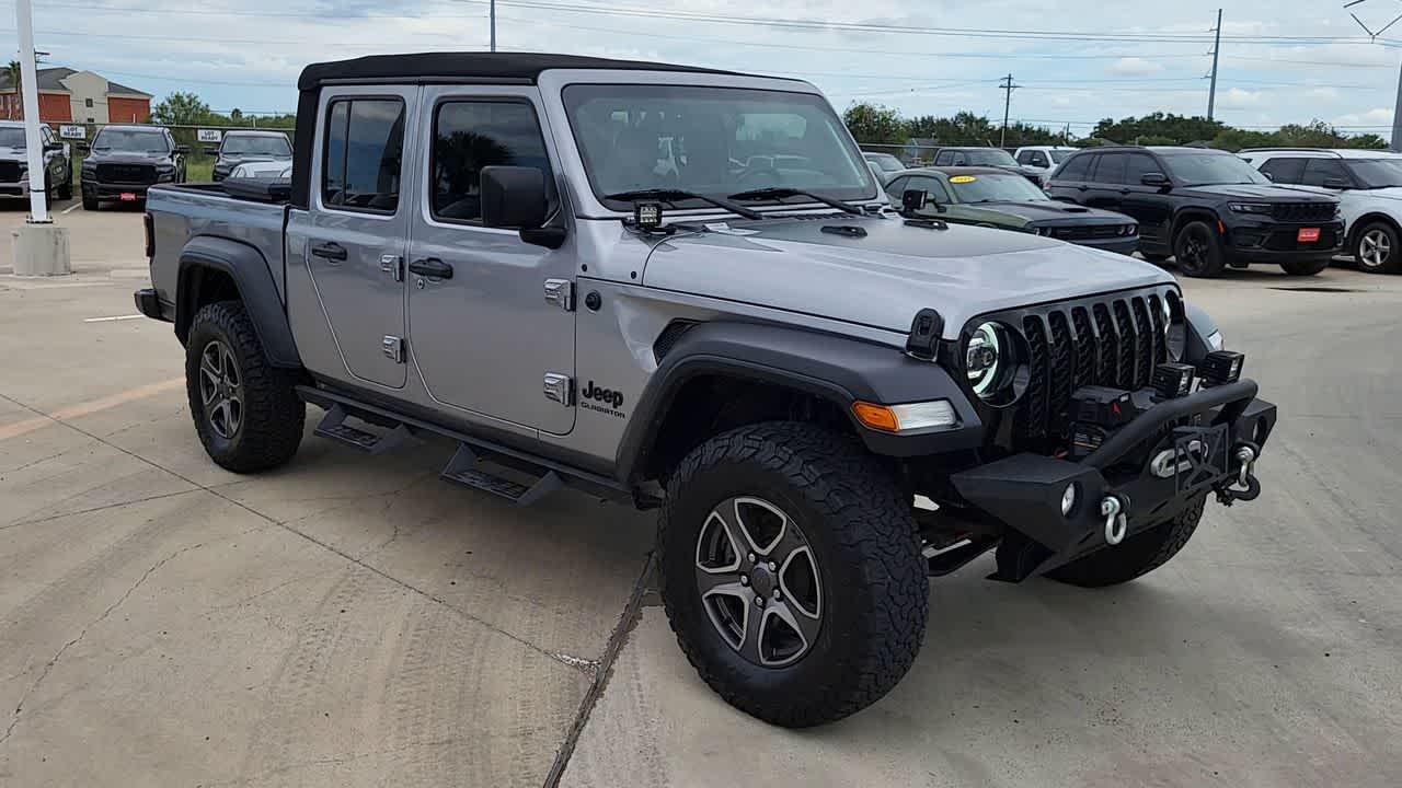 2020 Jeep Gladiator Sport photo 2