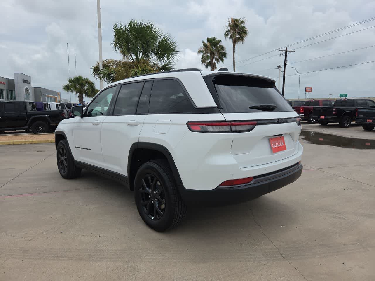 Thumbnail: 2026 Jeep Grand Cherokee - 12