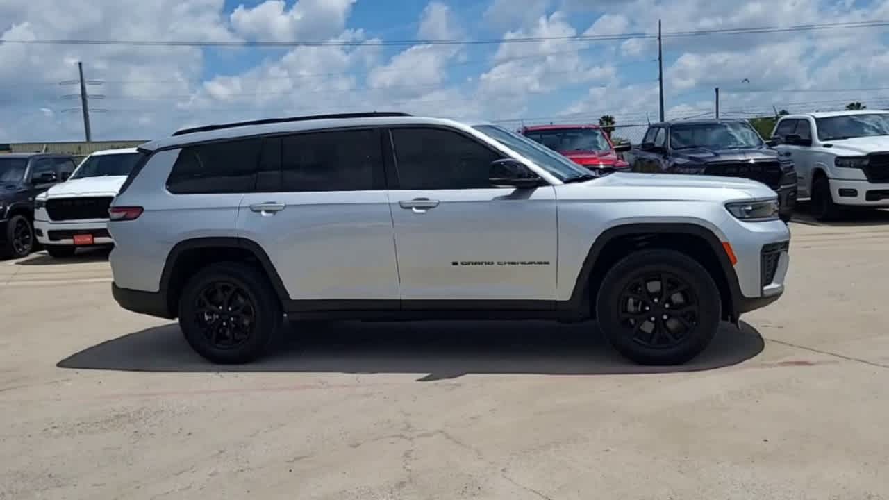 Thumbnail: 2026 Jeep Grand Cherokee L - 9