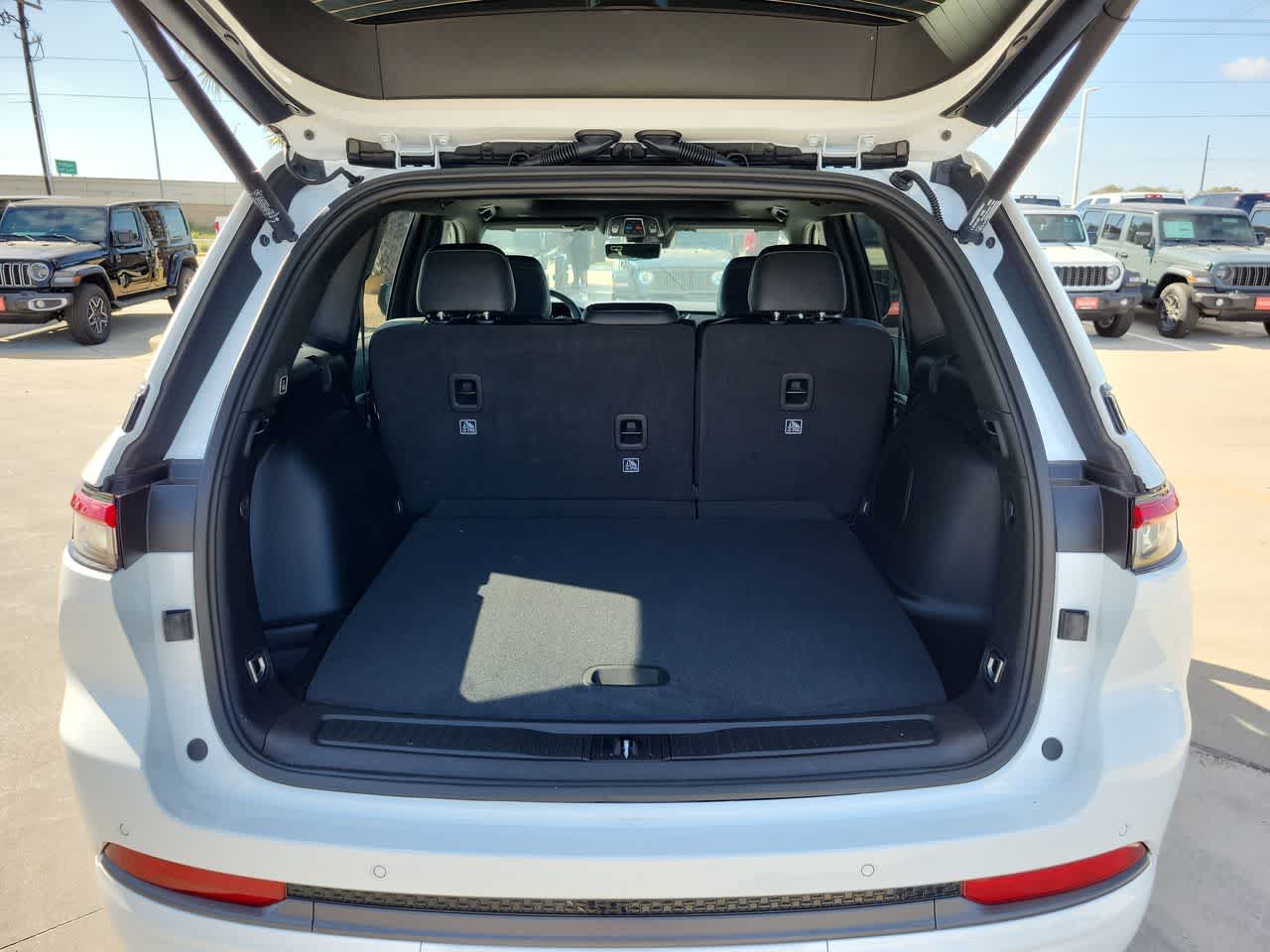 Thumbnail: 2026 Jeep Grand Cherokee - 27