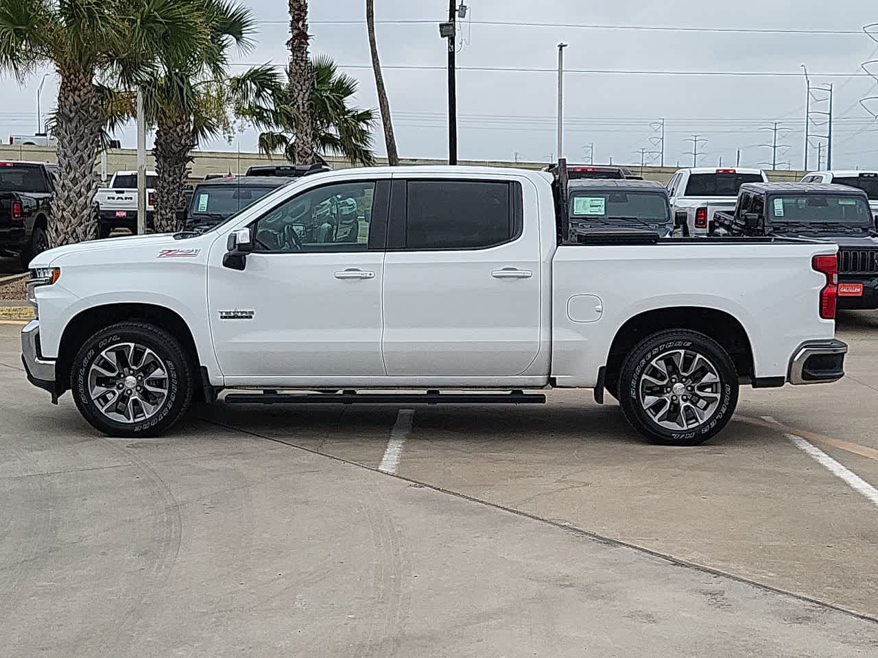 Thumbnail: 2020 Chevrolet Silverado 1500 - 12