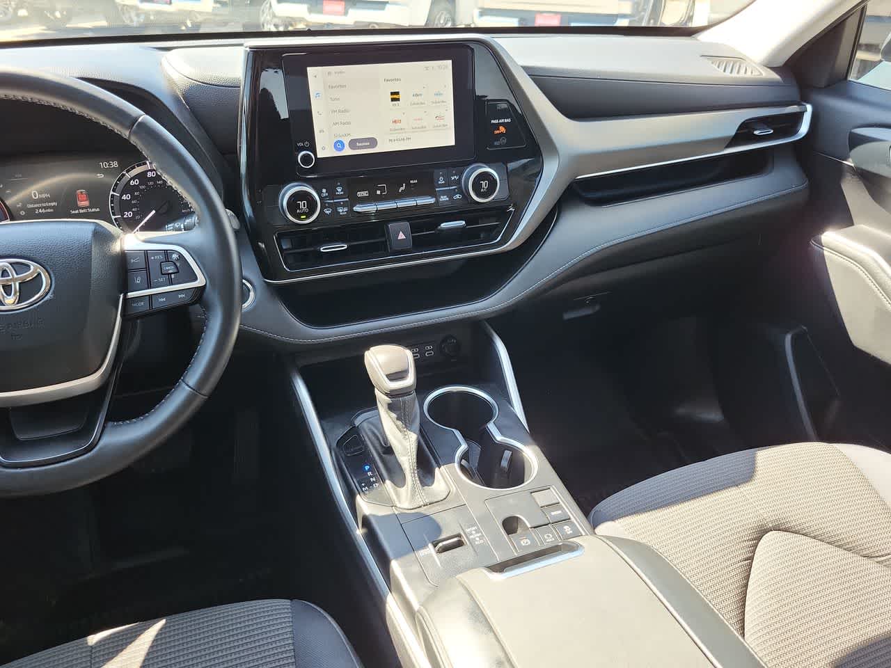 Thumbnail: 2023 Toyota Highlander - 25