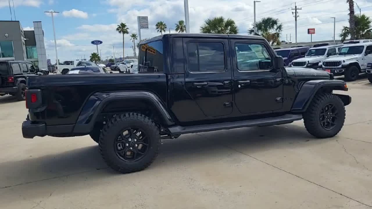 Thumbnail: 2026 Jeep Gladiator - 8