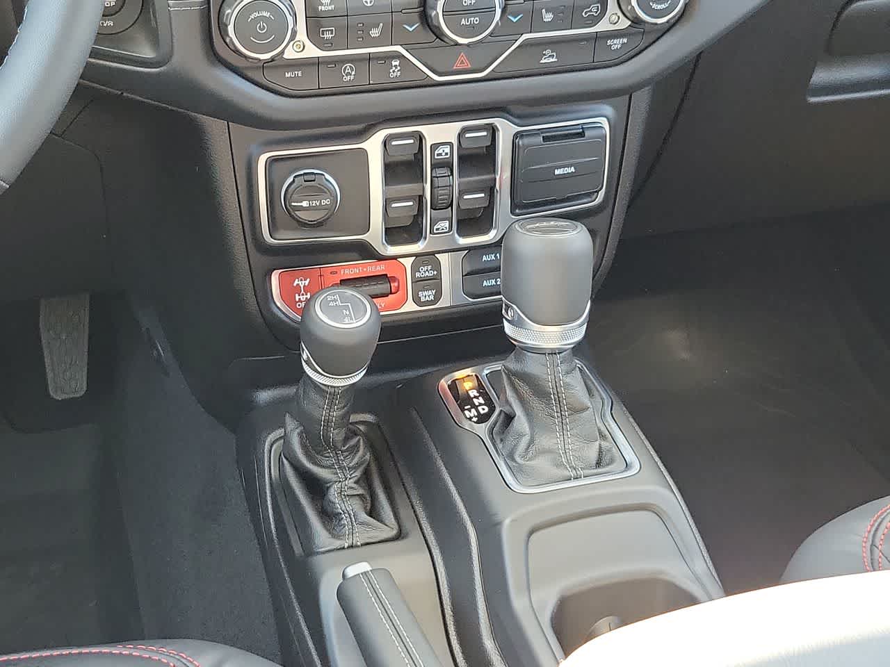 Thumbnail: 2026 Jeep Gladiator - 25