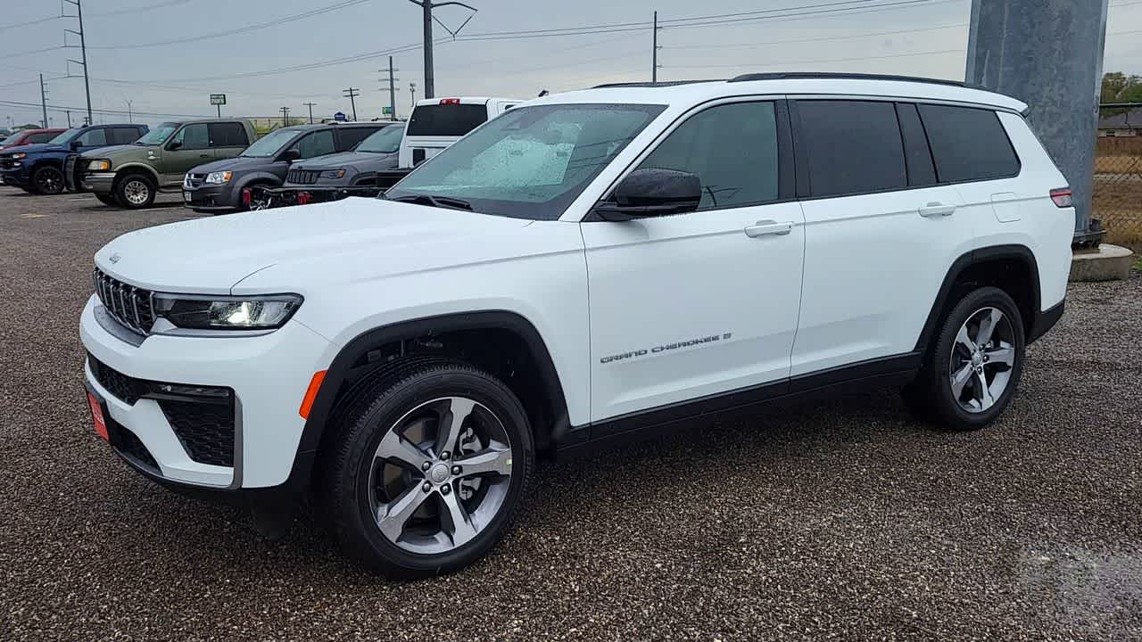 Thumbnail: 2026 Jeep Grand Cherokee - 4
