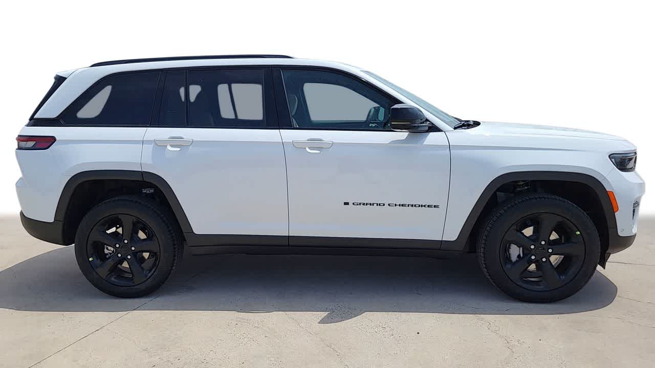 Thumbnail: 2025 Jeep Grand Cherokee - 9