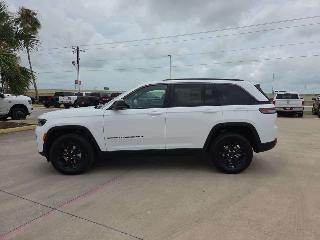 Thumbnail: 2026 Jeep Grand Cherokee - 11