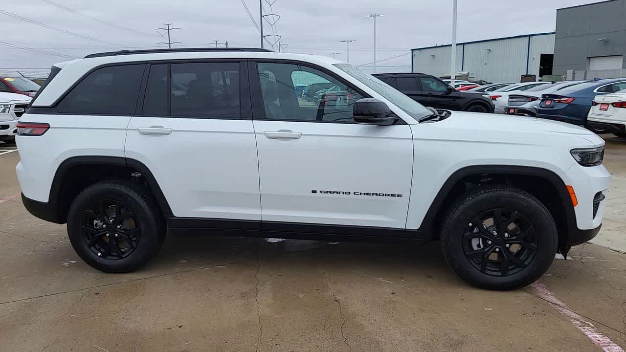 Thumbnail: 2025 Jeep Grand Cherokee - 9