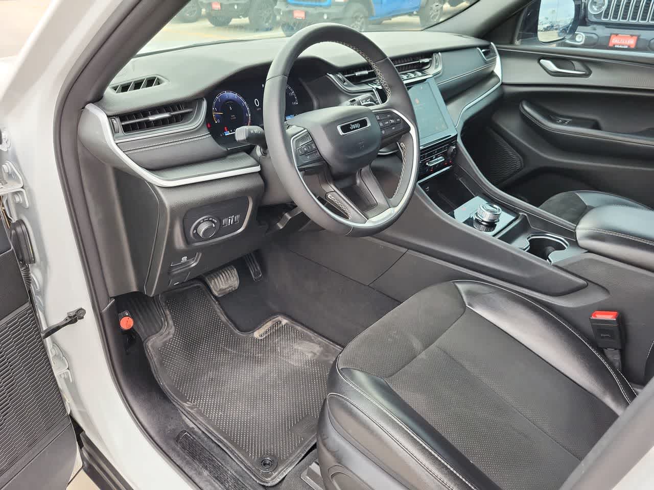 Thumbnail: 2024 Jeep Grand Cherokee - 10