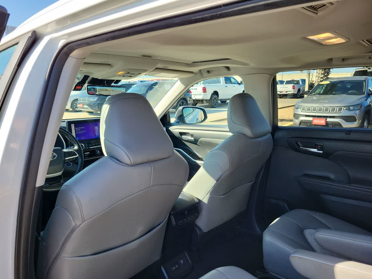 Thumbnail: 2023 Toyota Highlander - 20