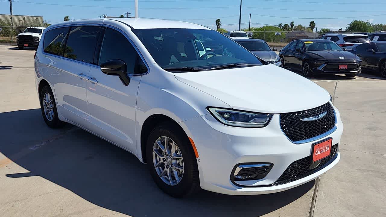 Thumbnail: 2026 Chrysler Pacifica - 2