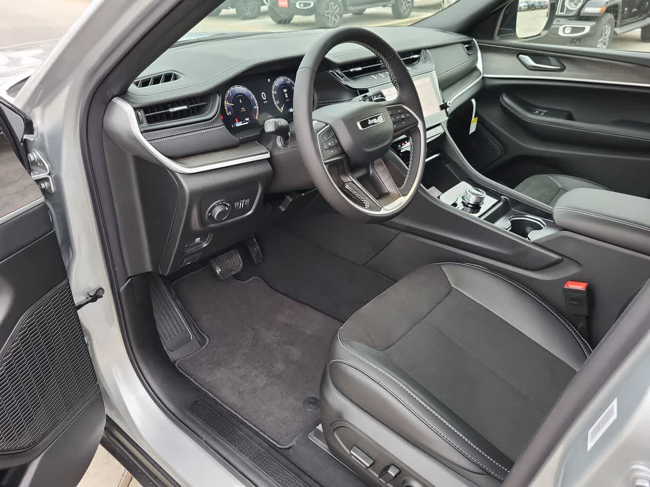 Thumbnail: 2026 Jeep Grand Cherokee - 10