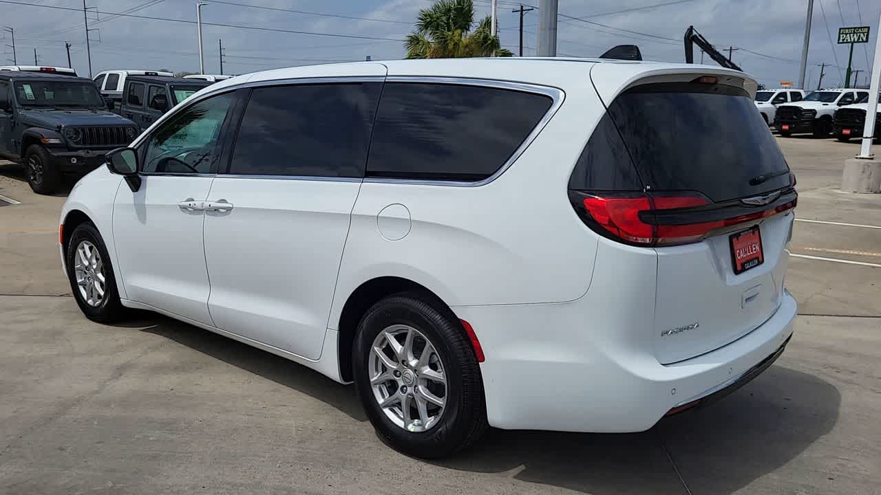 Thumbnail: 2026 Chrysler Pacifica - 6