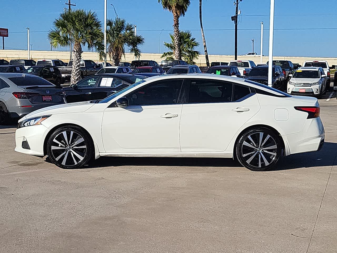 Thumbnail: 2021 Nissan Altima - 11