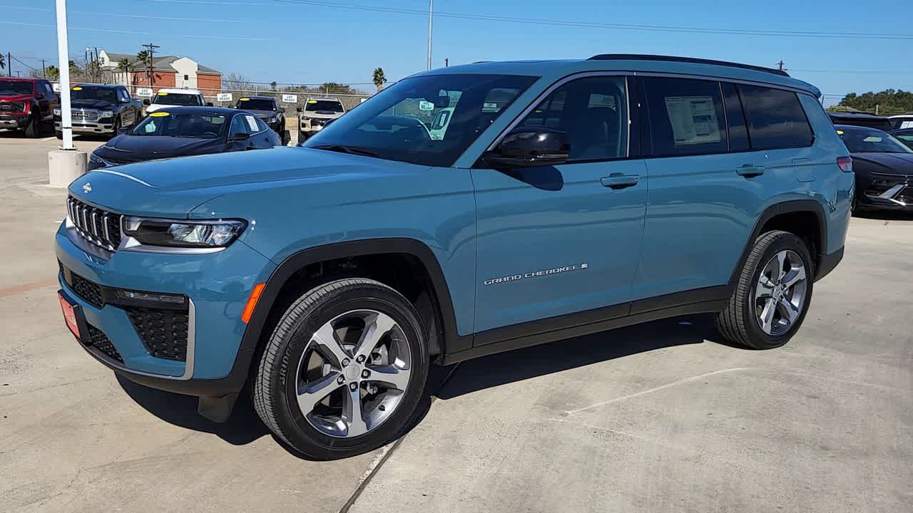 Thumbnail: 2026 Jeep Grand Cherokee - 4