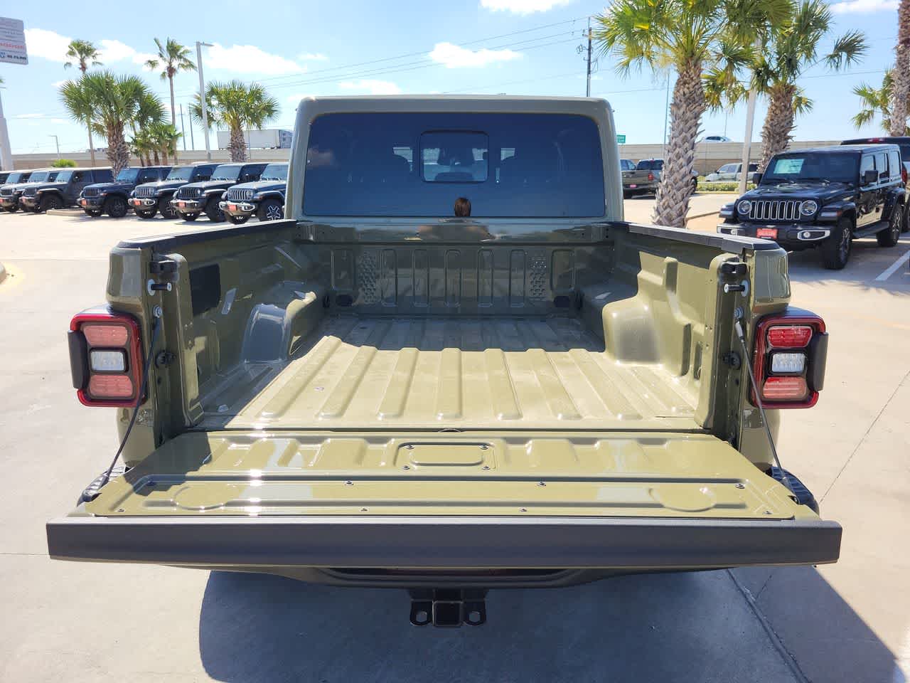 Thumbnail: 2026 Jeep Gladiator - 27