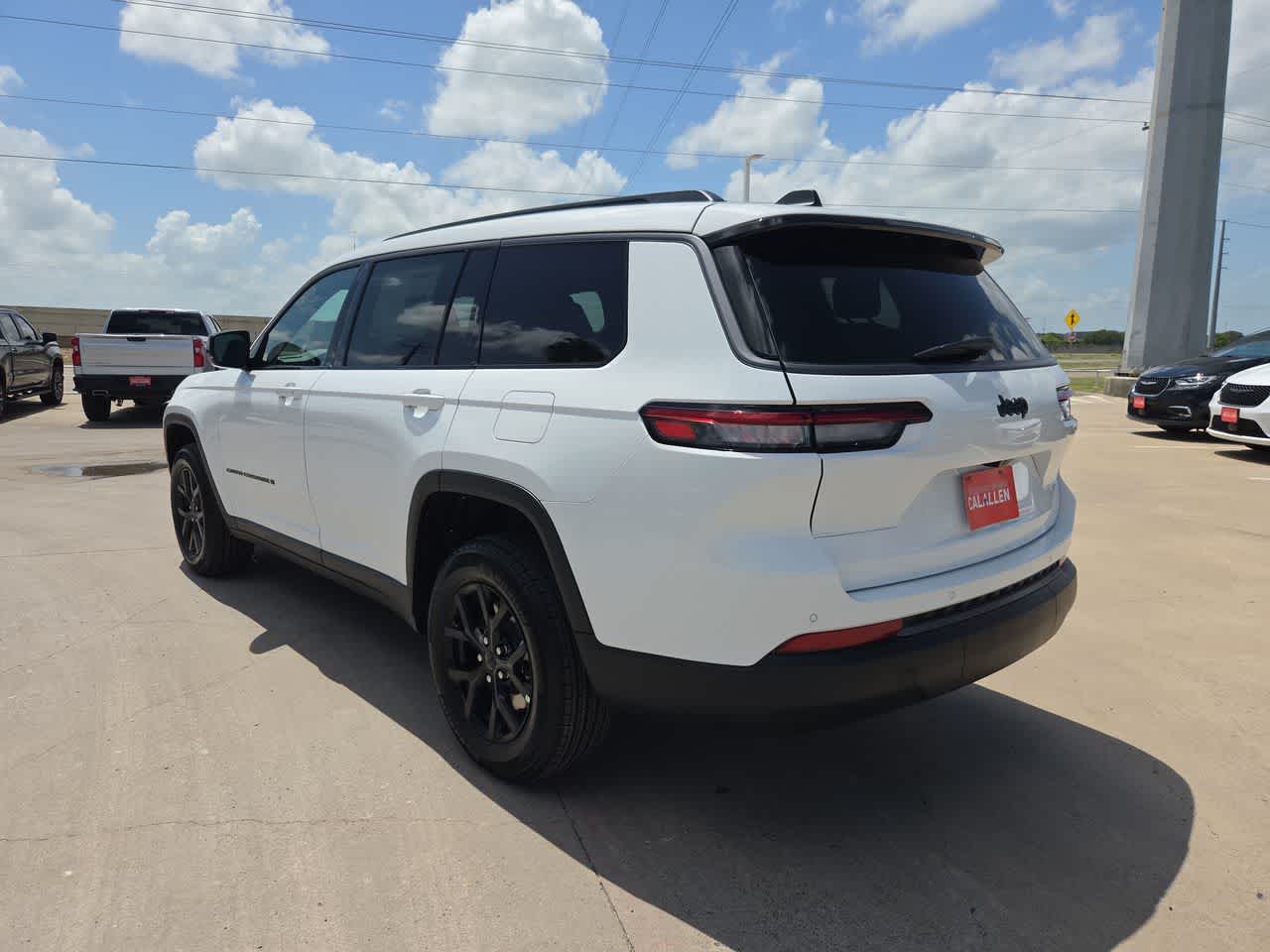 Thumbnail: 2026 Jeep Grand Cherokee - 12