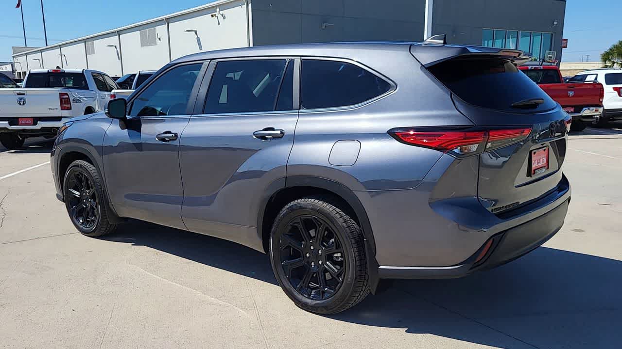 Thumbnail: 2023 Toyota Highlander - 7