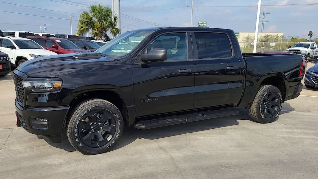 New 2026 Ram 1500 EXPRESS CREW CAB 4X4 5'7 BOX Pickup