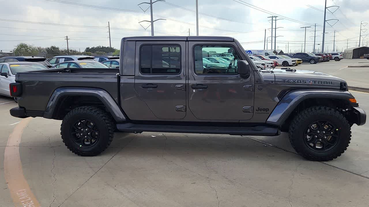 Thumbnail: 2026 Jeep Gladiator - 9