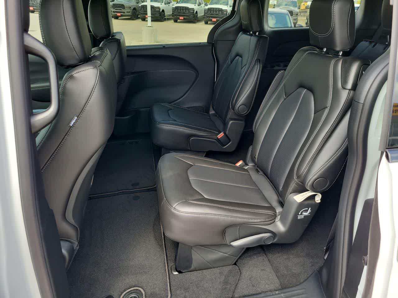 Thumbnail: 2026 Chrysler Pacifica - 21