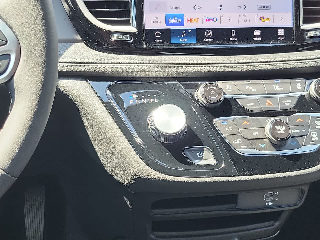 Thumbnail: 2026 Chrysler Pacifica - 25