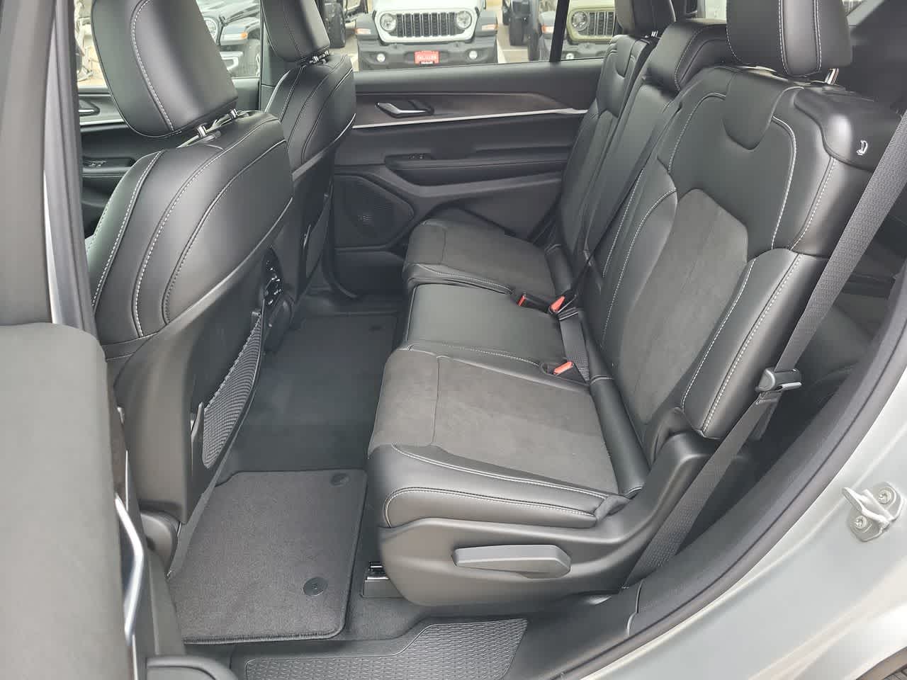 Thumbnail: 2026 Jeep Grand Cherokee - 21