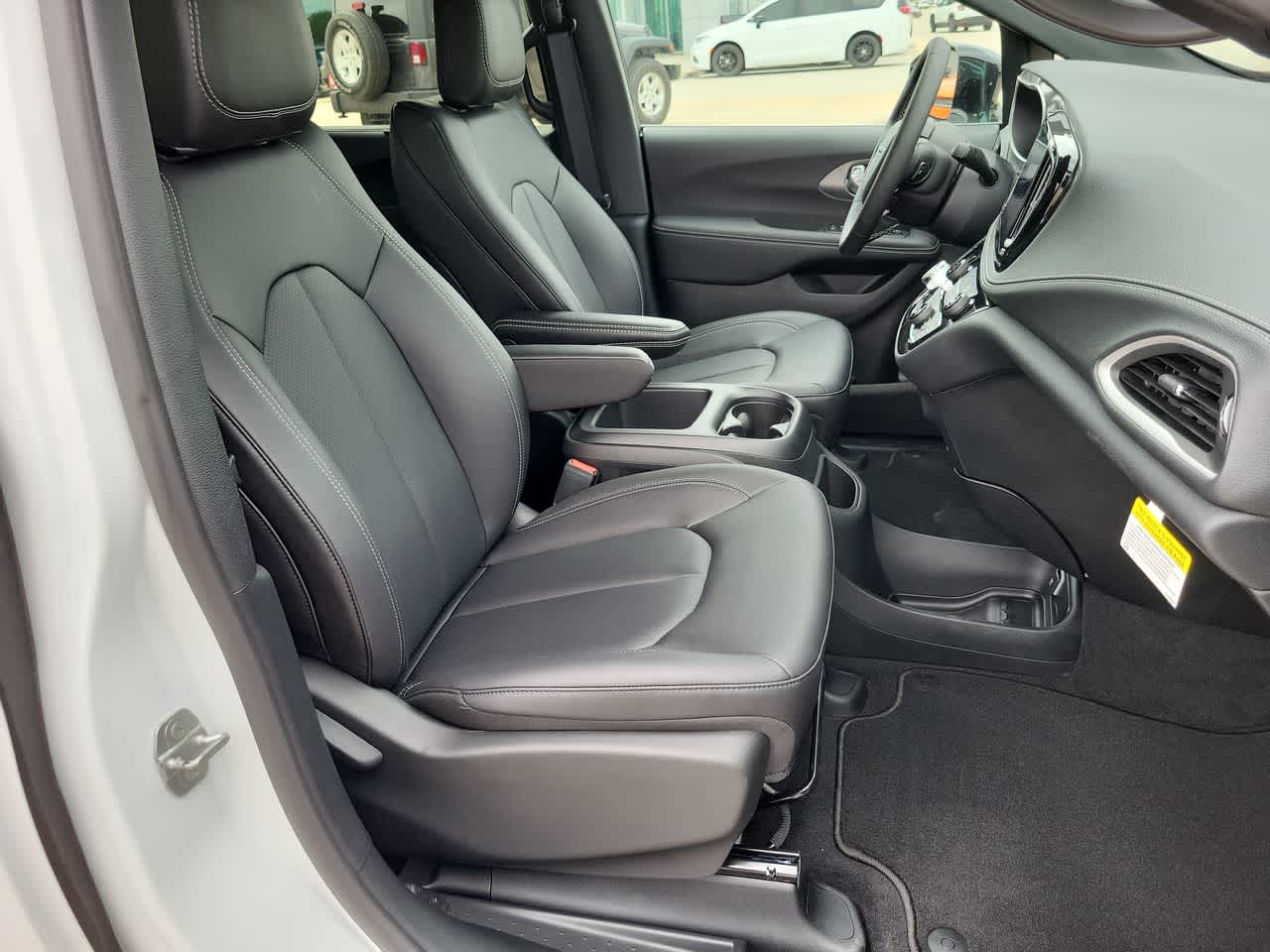 Thumbnail: 2026 Chrysler Pacifica - 22