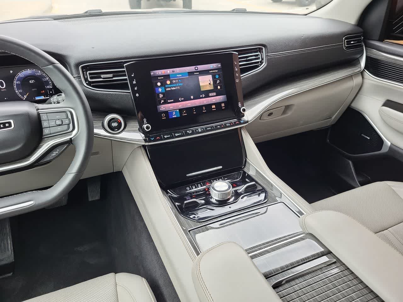 Thumbnail: 2022 Jeep Wagoneer - 24