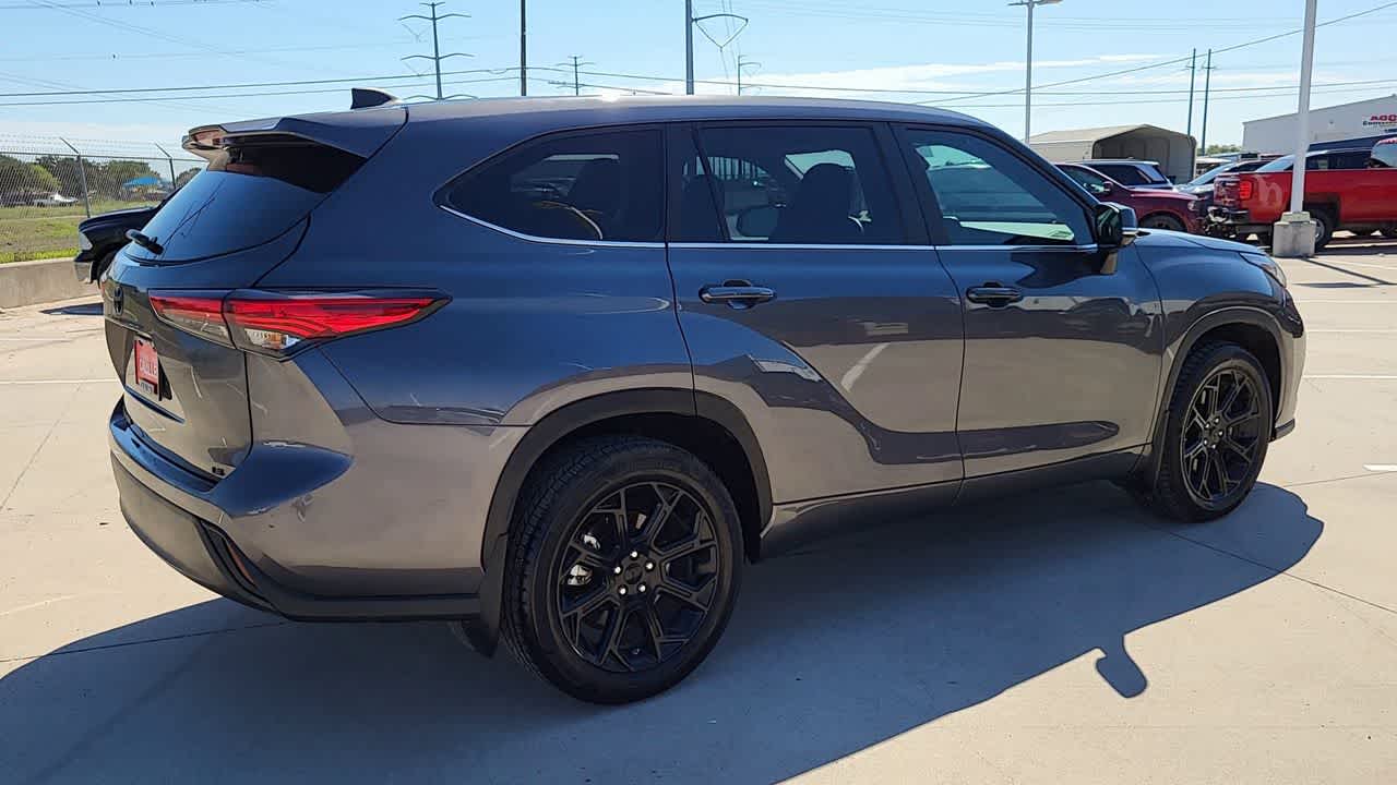 Thumbnail: 2023 Toyota Highlander - 9
