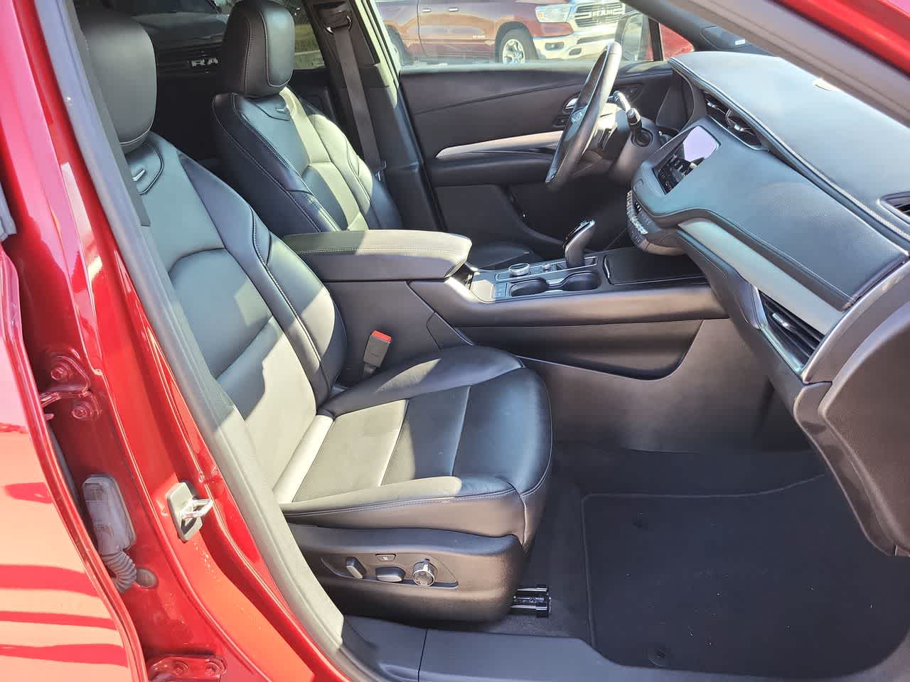 Thumbnail: 2023 Cadillac XT4 - 22