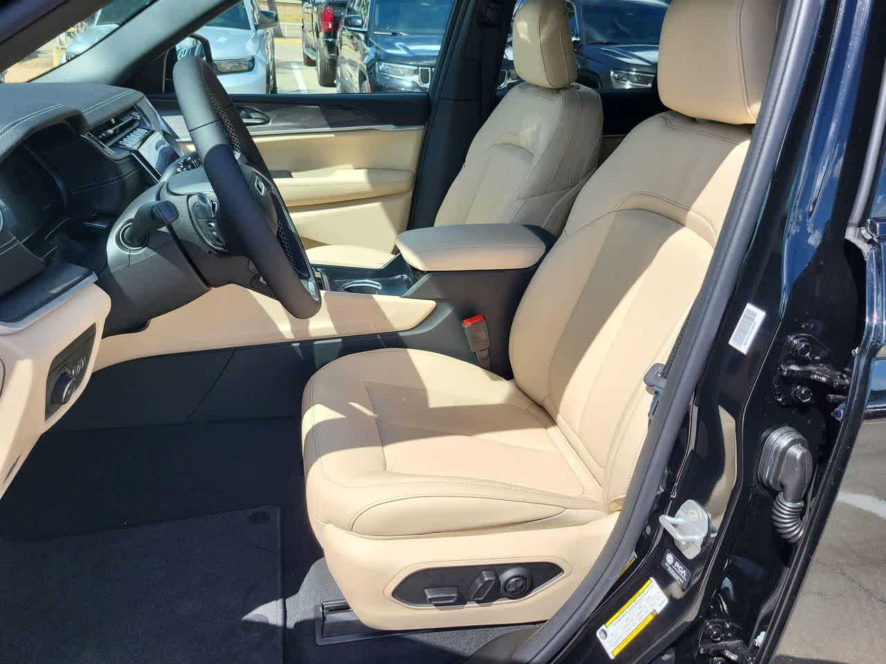 Thumbnail: 2025 Jeep Grand Cherokee - 19