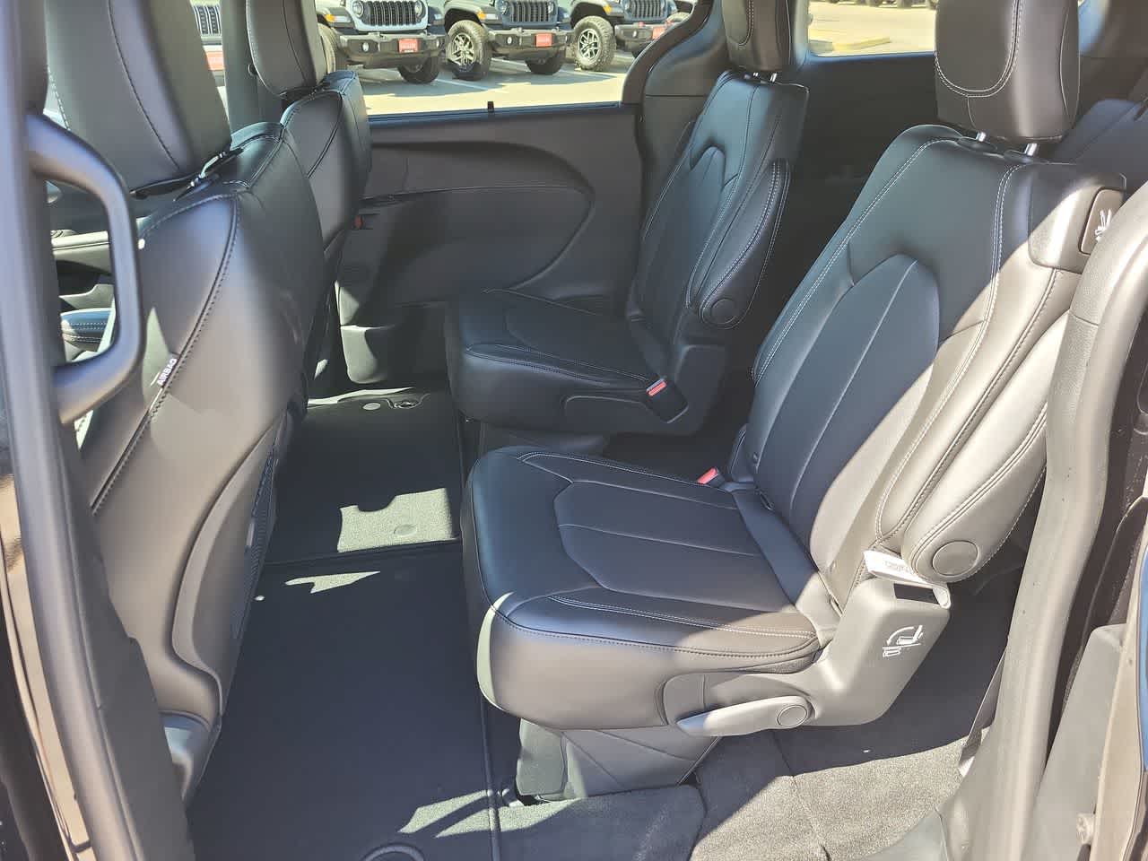 Thumbnail: 2026 Chrysler Pacifica - 21