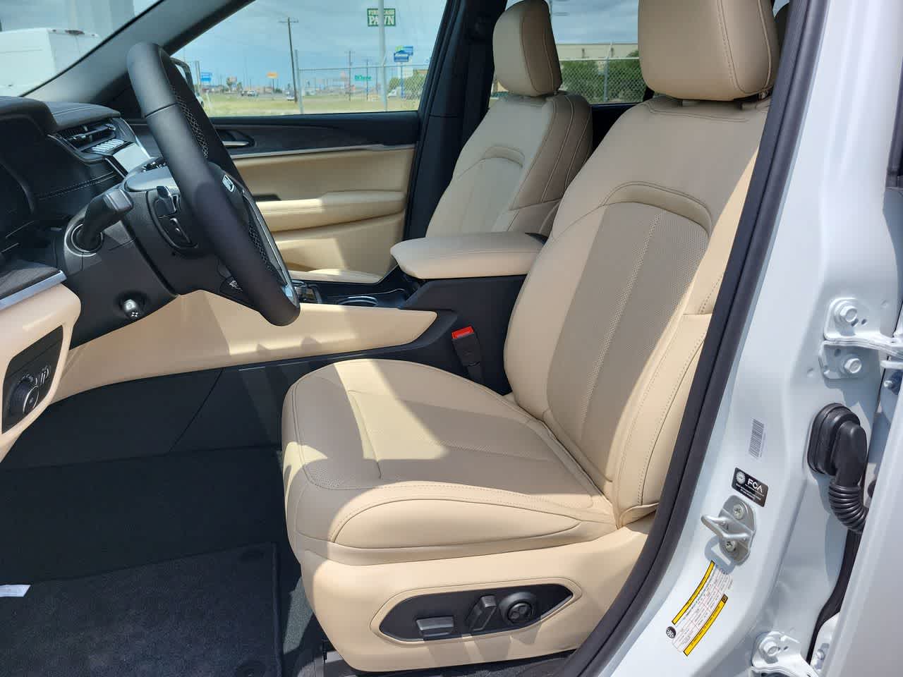 Thumbnail: 2025 Jeep Grand Cherokee - 19