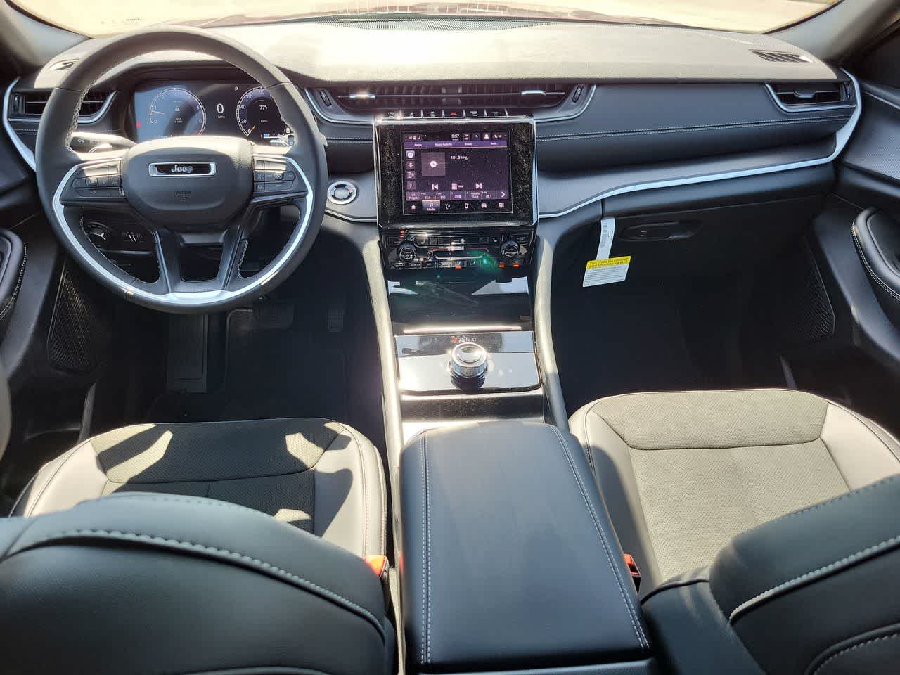 2025 Jeep Grand Cherokee Altitude 18