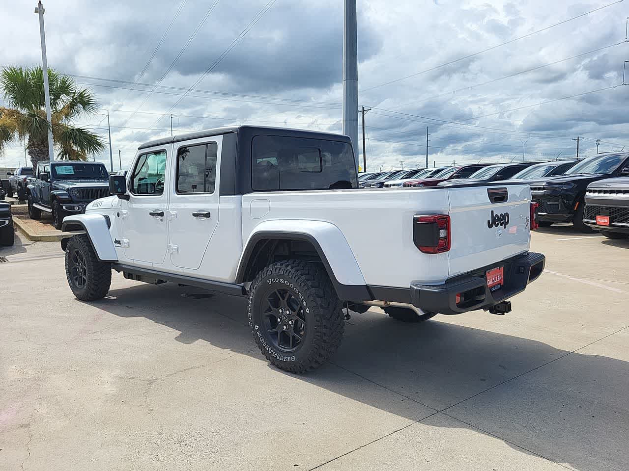 Thumbnail: 2026 Jeep Gladiator - 12