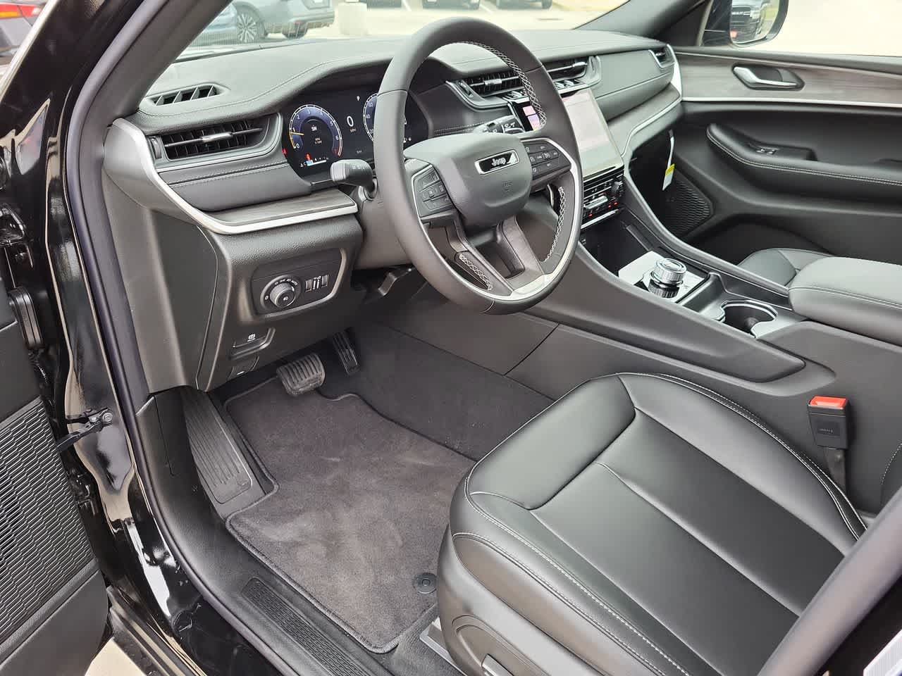 Thumbnail: 2025 Jeep Grand Cherokee - 10