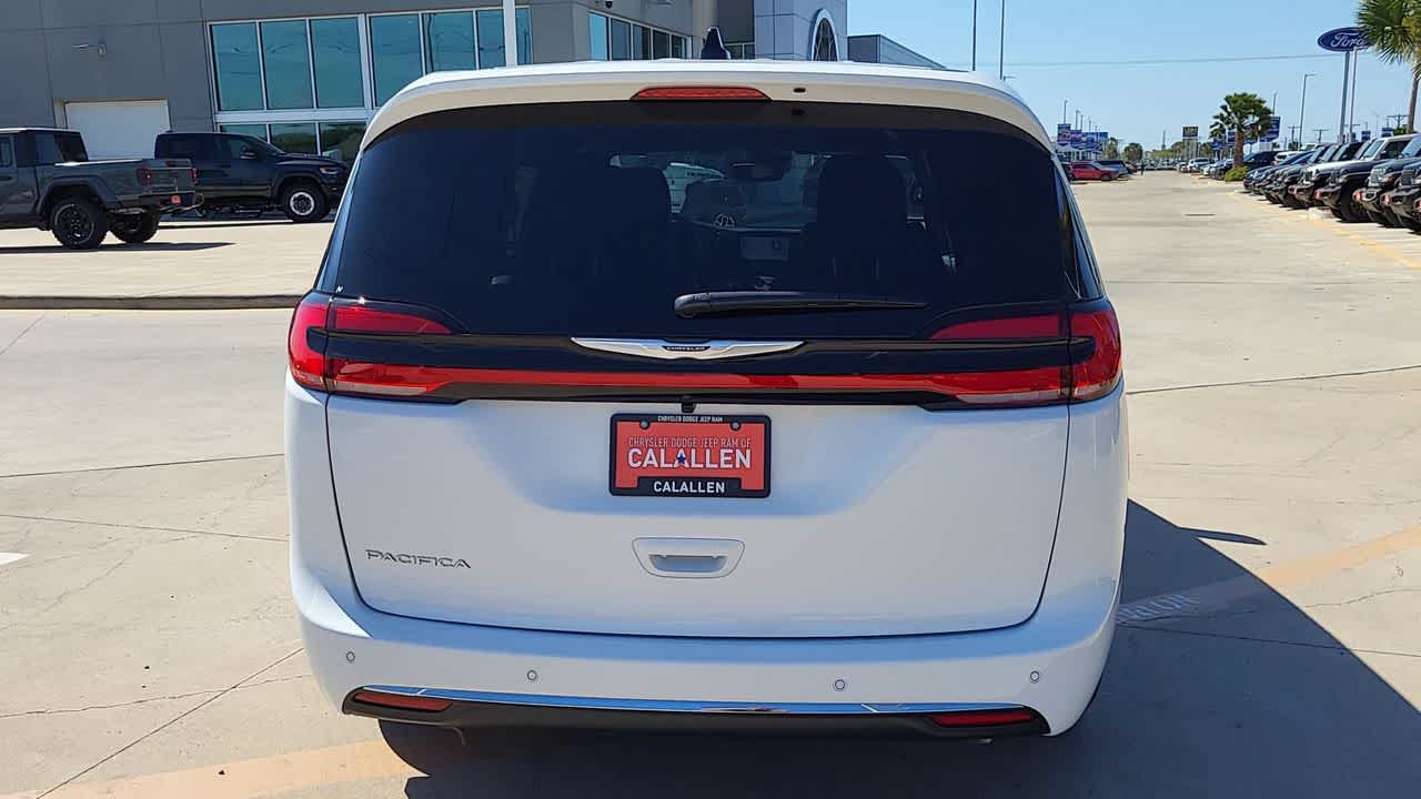 Thumbnail: 2026 Chrysler Pacifica - 7