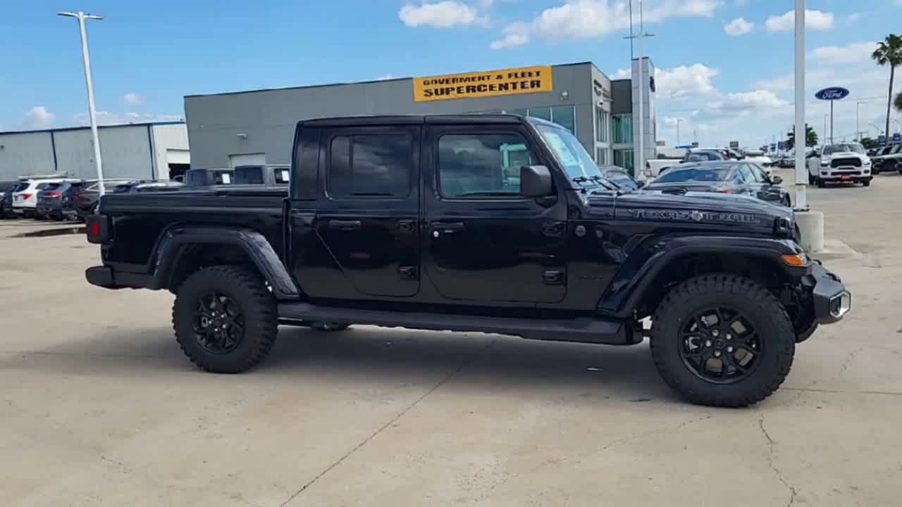 Thumbnail: 2026 Jeep Gladiator - 9