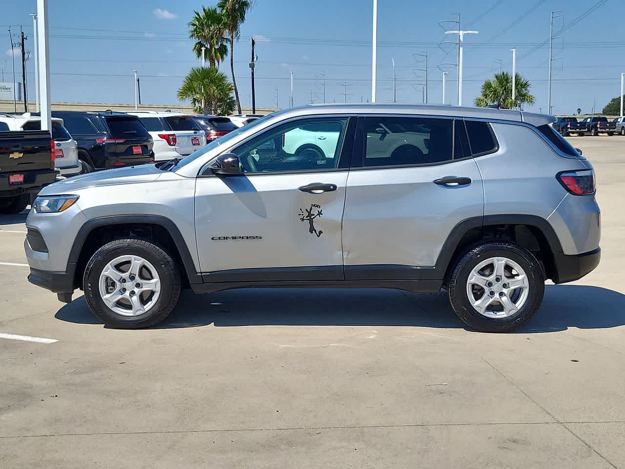 Thumbnail: 2022 Jeep Compass - 11