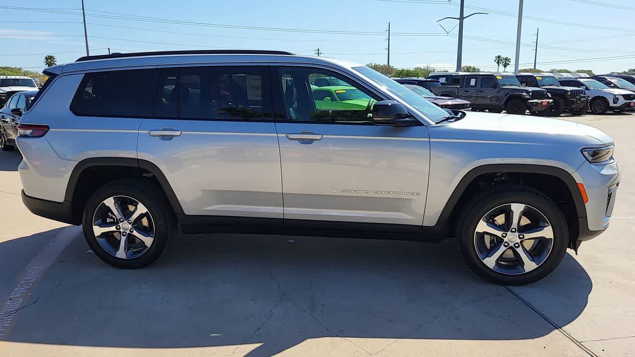 Thumbnail: 2026 Jeep Grand Cherokee - 9