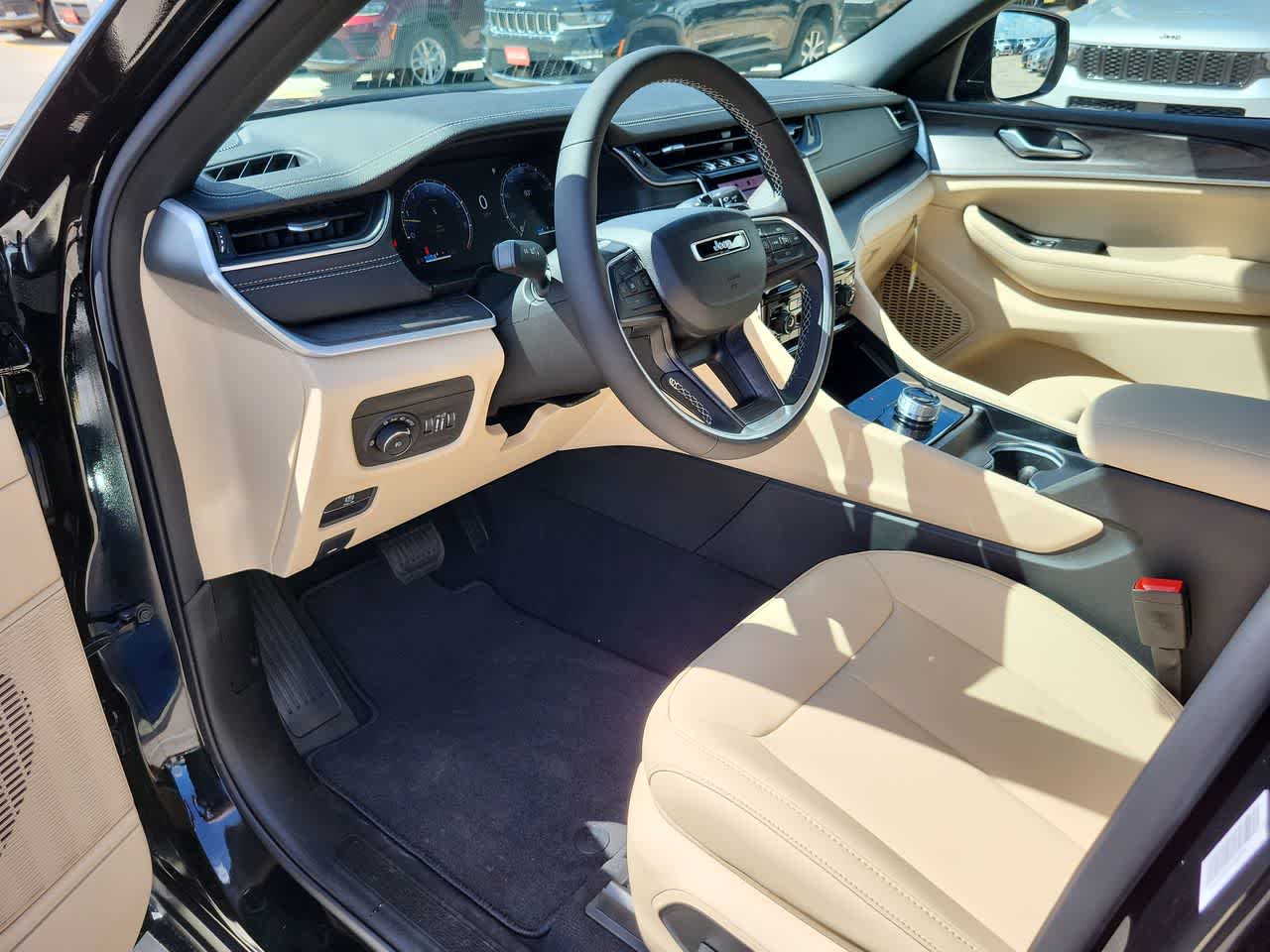 Thumbnail: 2025 Jeep Grand Cherokee - 10