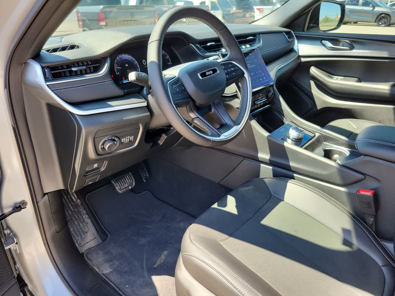 Thumbnail: 2025 Jeep Grand Cherokee - 10