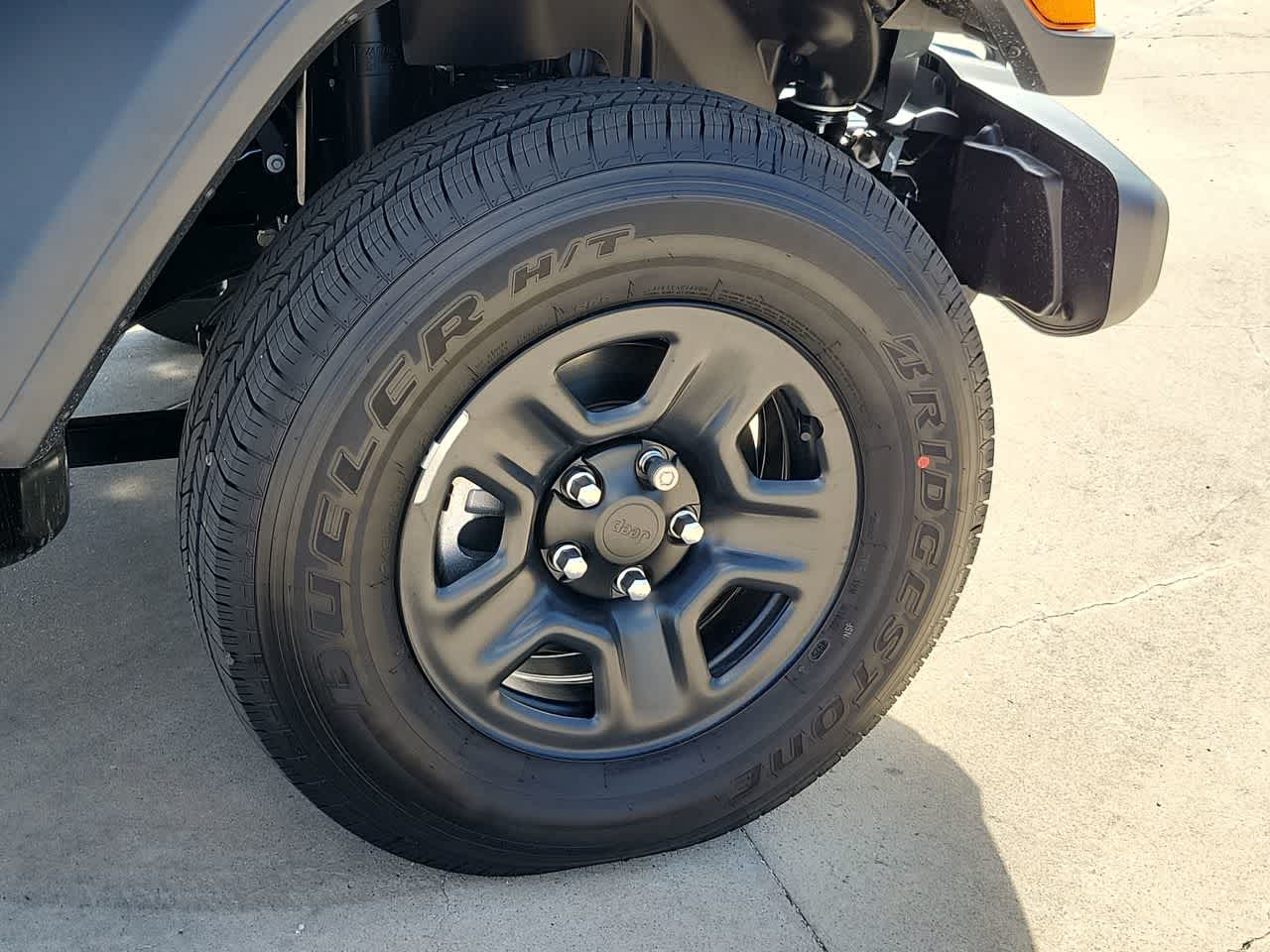 Thumbnail: 2026 Jeep Gladiator - 16