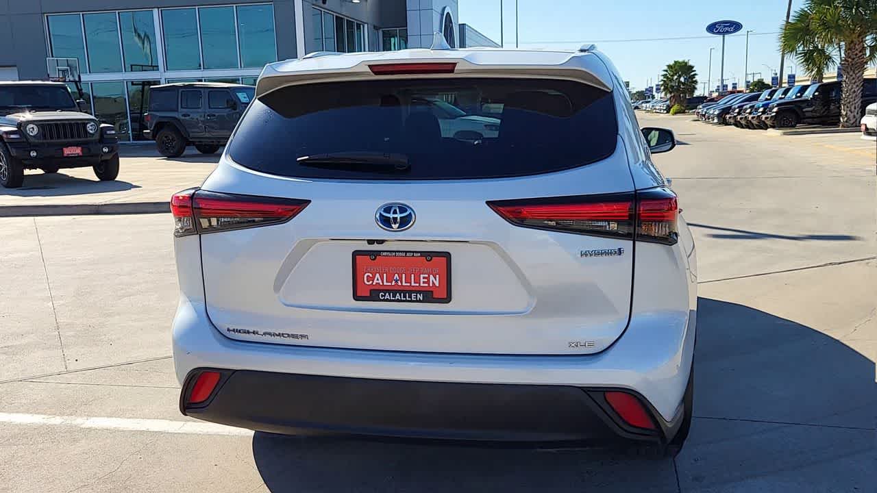 Thumbnail: 2023 Toyota Highlander - 7