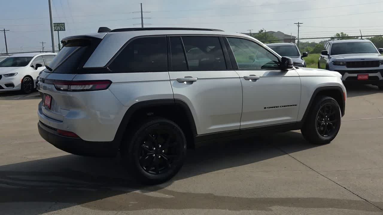 Thumbnail: 2026 Jeep Grand Cherokee - 8