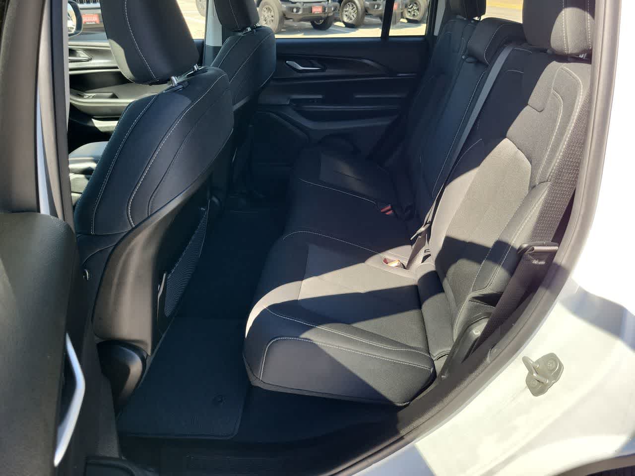 Thumbnail: 2023 Jeep Grand Cherokee - 21